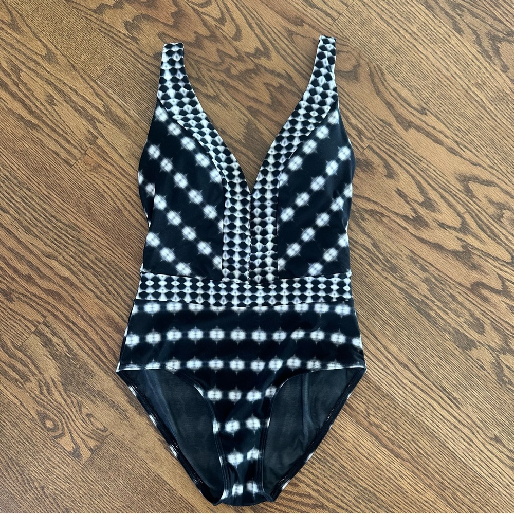 NWT Size 4 Sea Level from Australia Black and White One-Piece Swimsuit